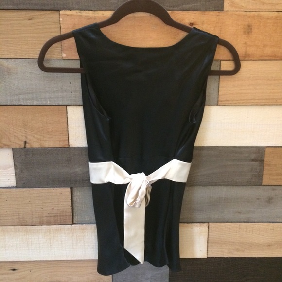 NWT Black Silk Sleeveless Blouse With Cream Sash - Picture 5 of 8